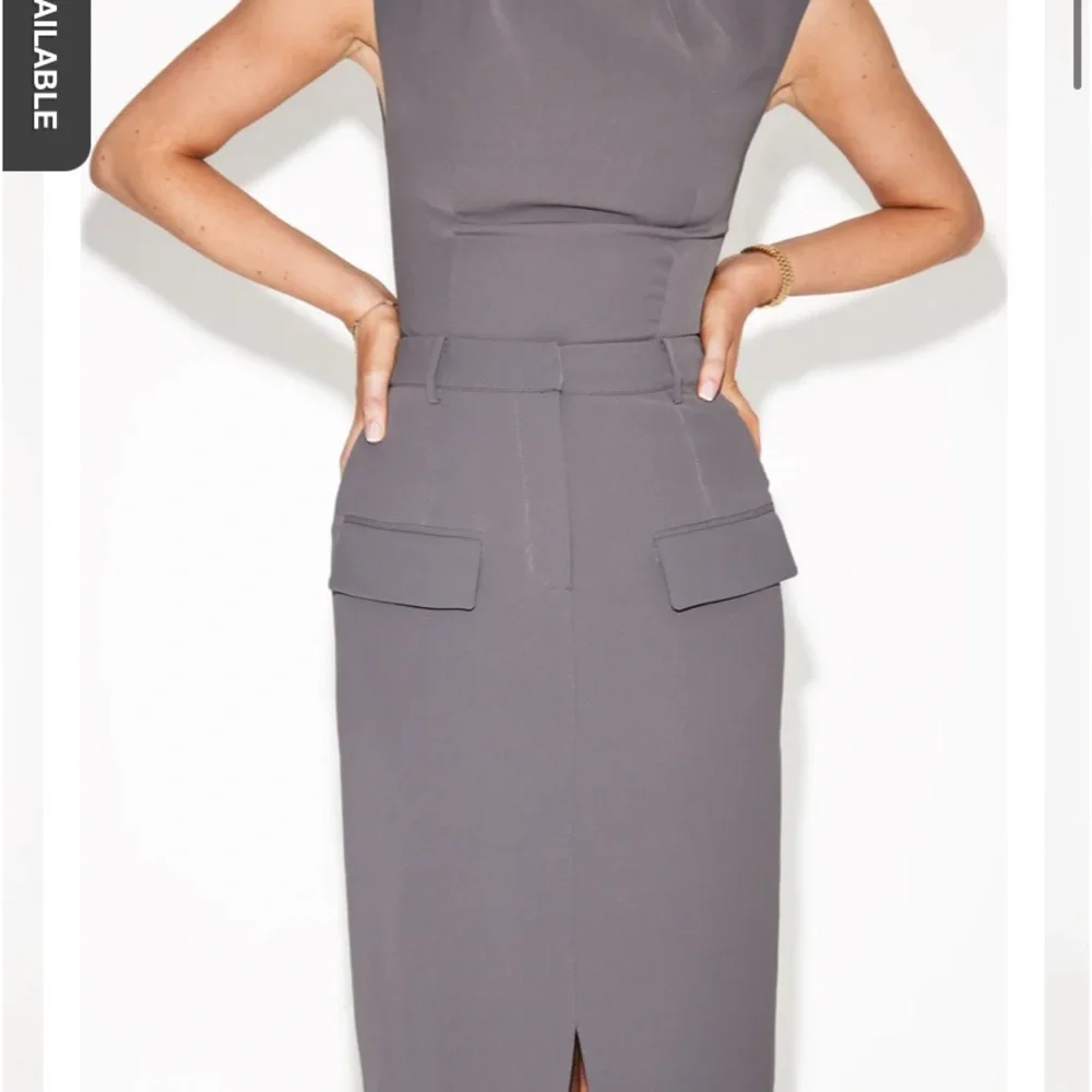 Sleeveless Gray Midi Pencil Skirt with Front Slit